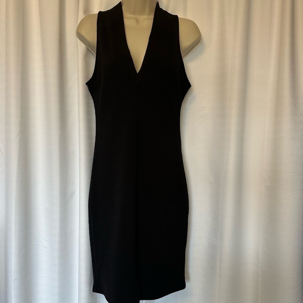 ASTR the Label Textured Bodycon V-neck Sleeveless Dress Large Closet Staple